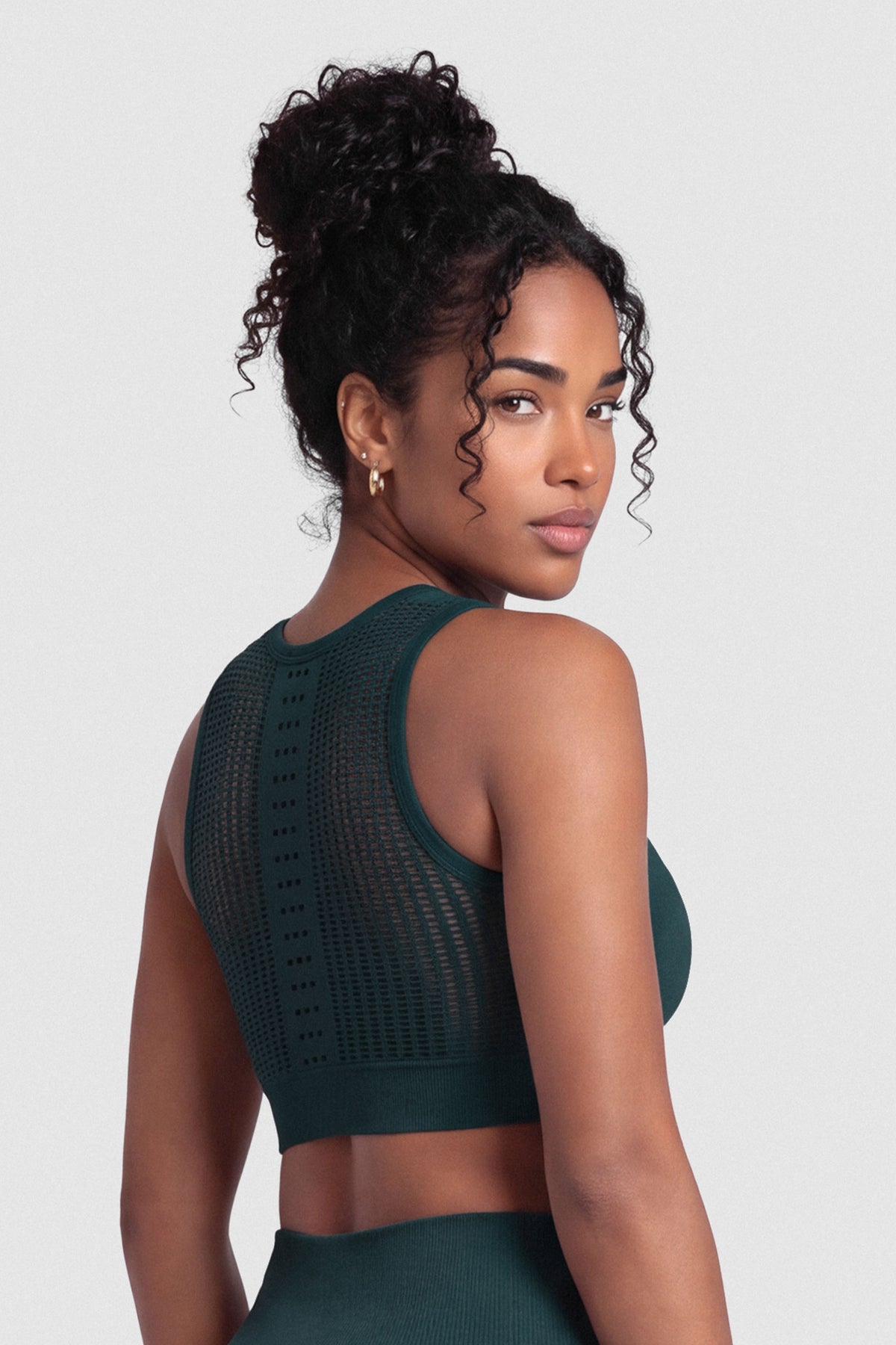 Top Mujer Verde Esmeralda con Perforaciones