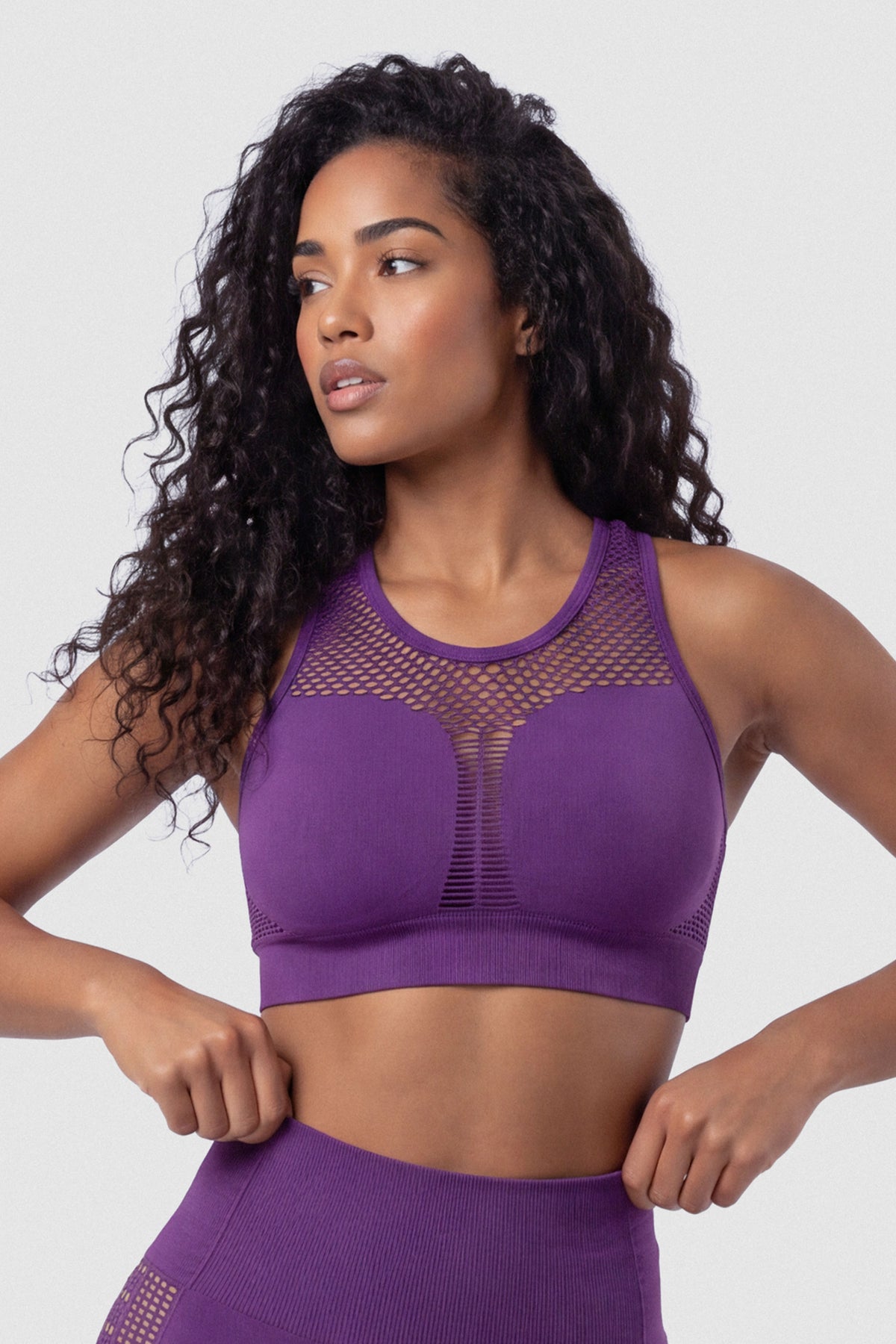 Top Mujer Púrpura con Perforaciones