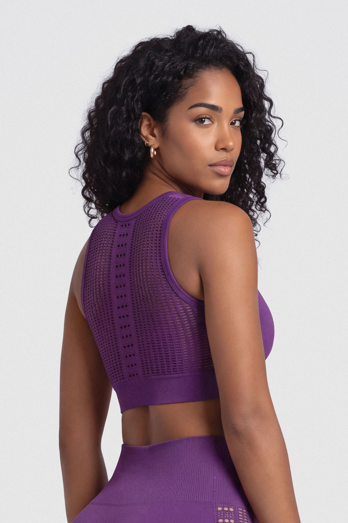 Top Mujer Púrpura con Perforaciones