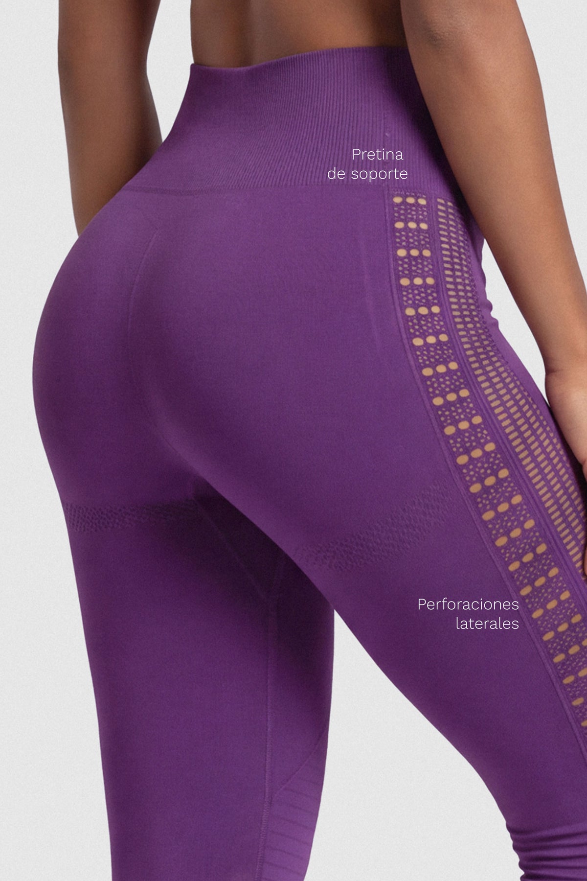 Leggings Color Púrpura con Perforaciones