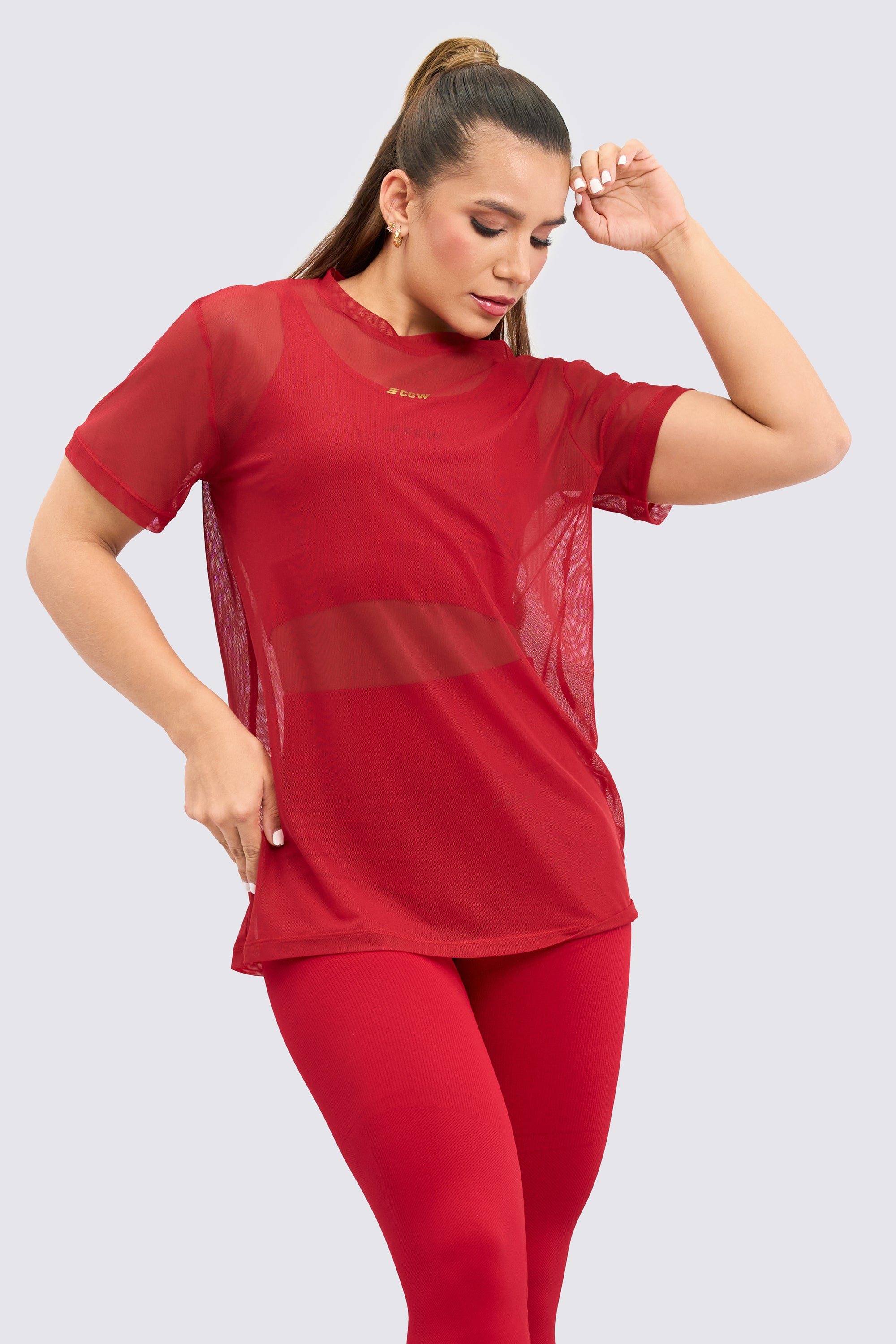 This red mesh are comfortable due to their oversize design and soft fabric, giving you the perfect fit to move in total comfort.