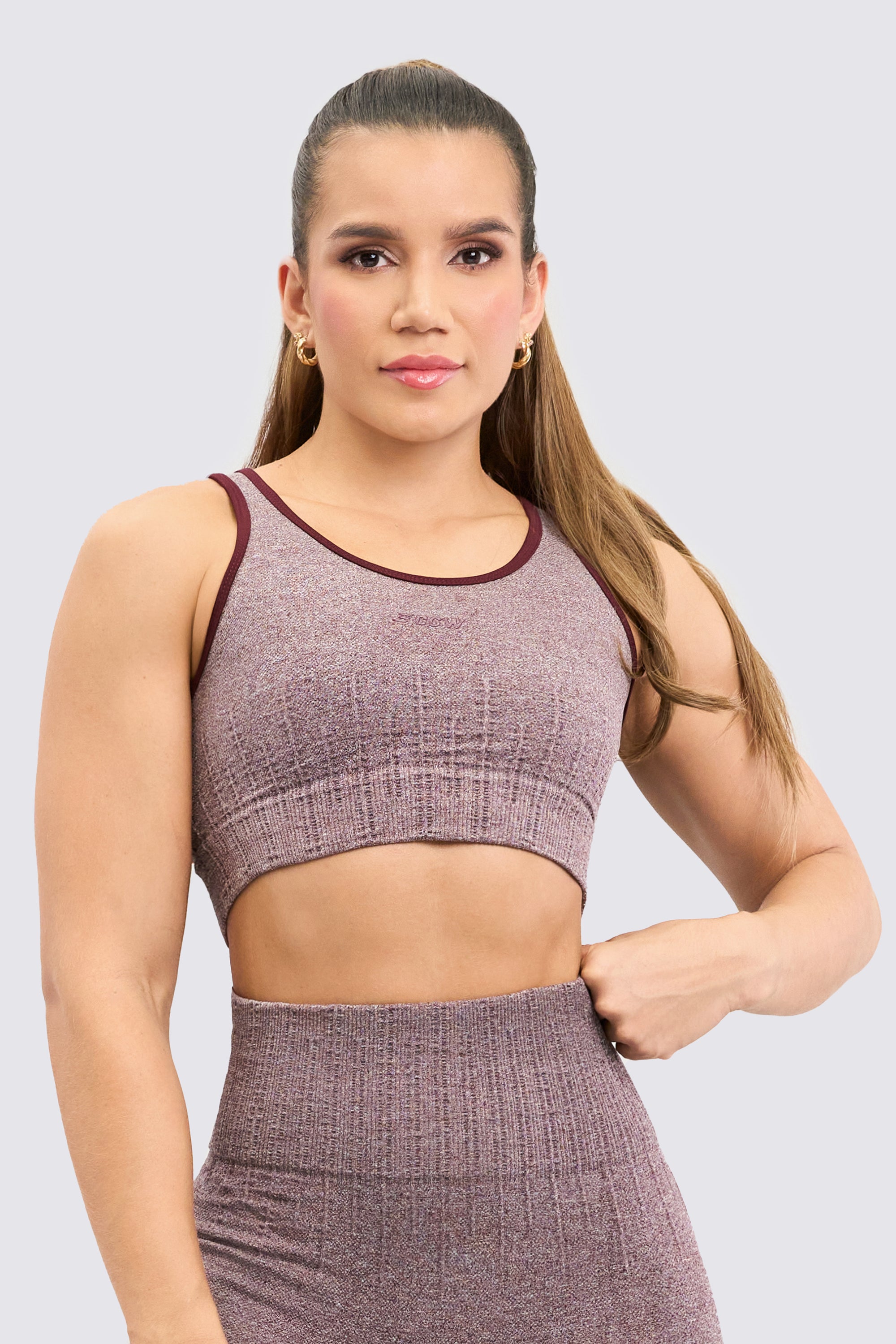 This red wine Seamless Compression sport bra is perfect for intense workouts, hot days or sessions where comfort is not negotiable.