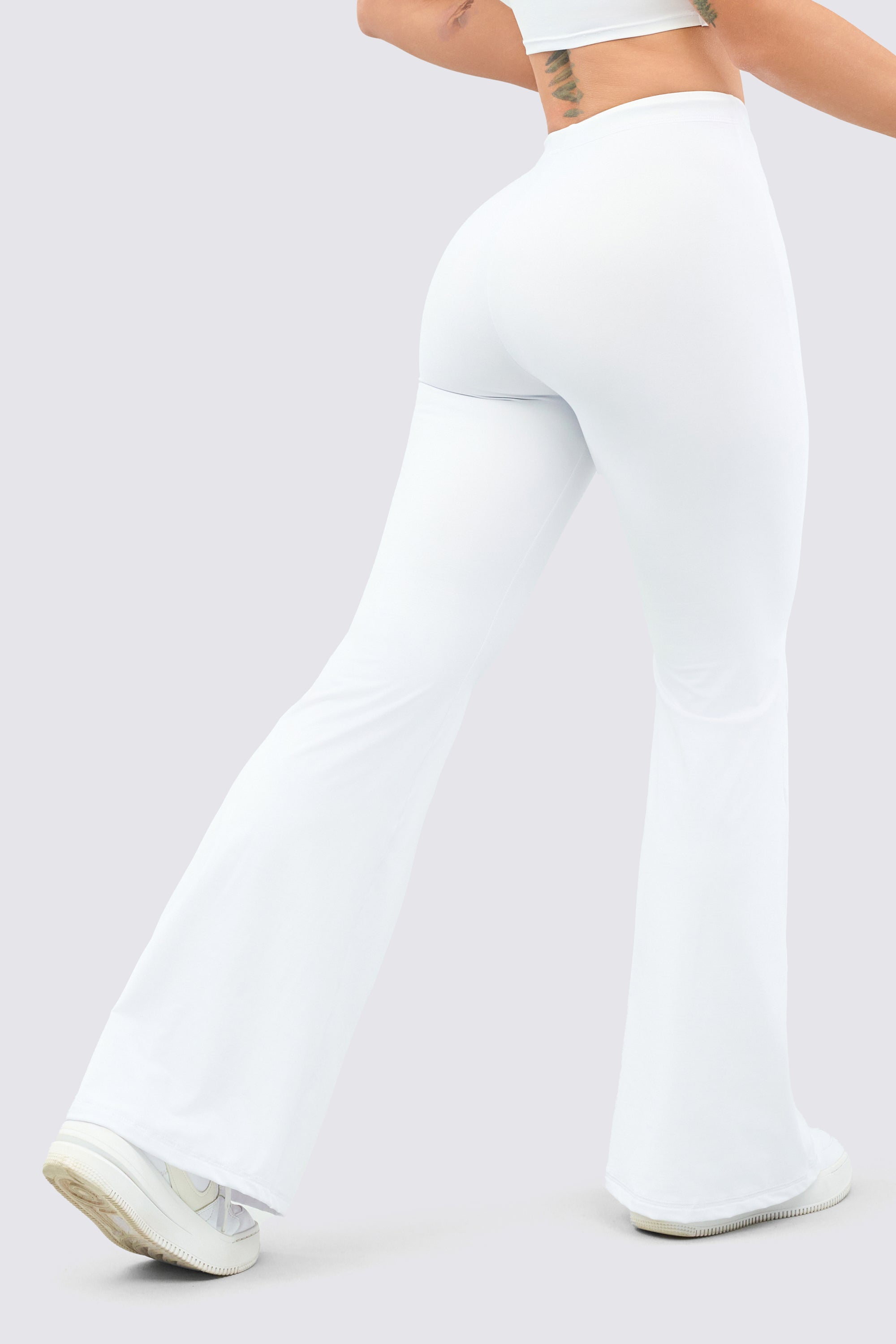 Leggings bell boot in white, with adjustable drawstring waist, zero transparencies.