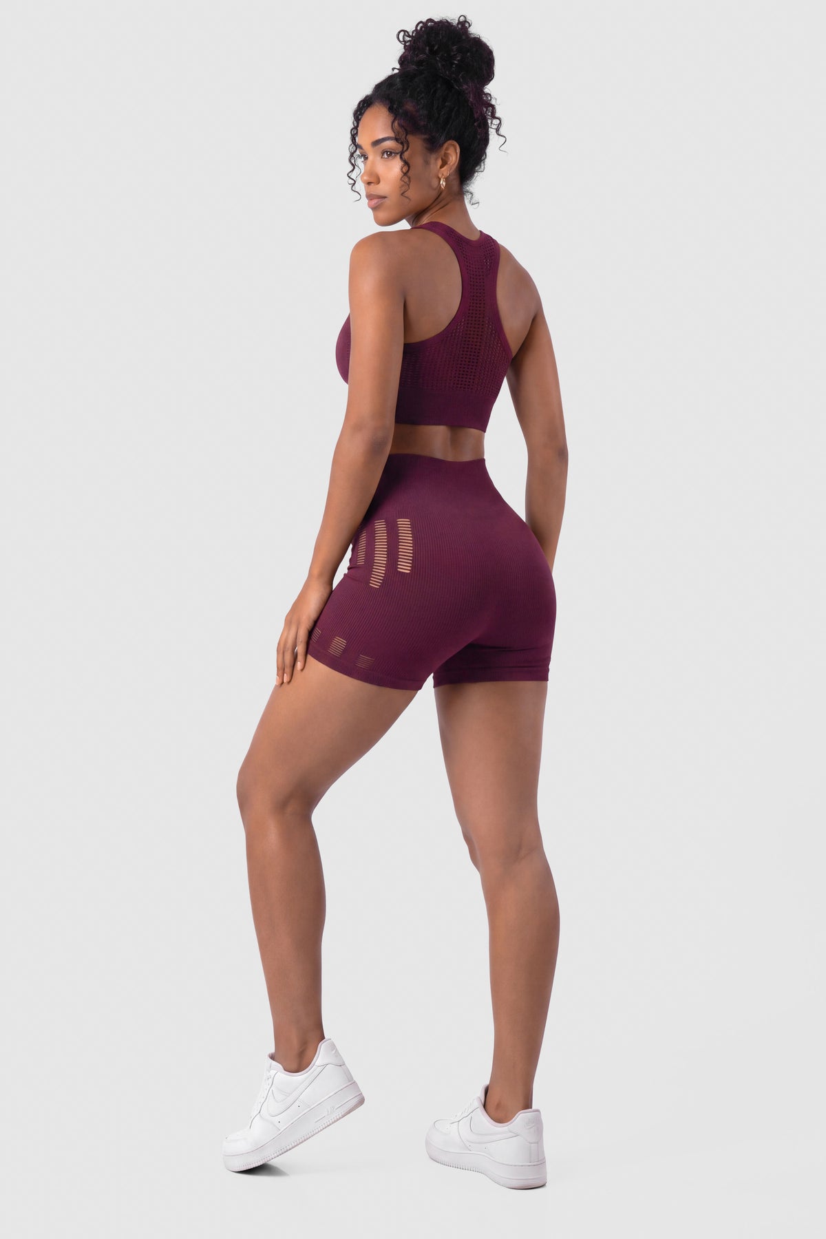 Short Mujer Vinotinto Perforaciones Laterales