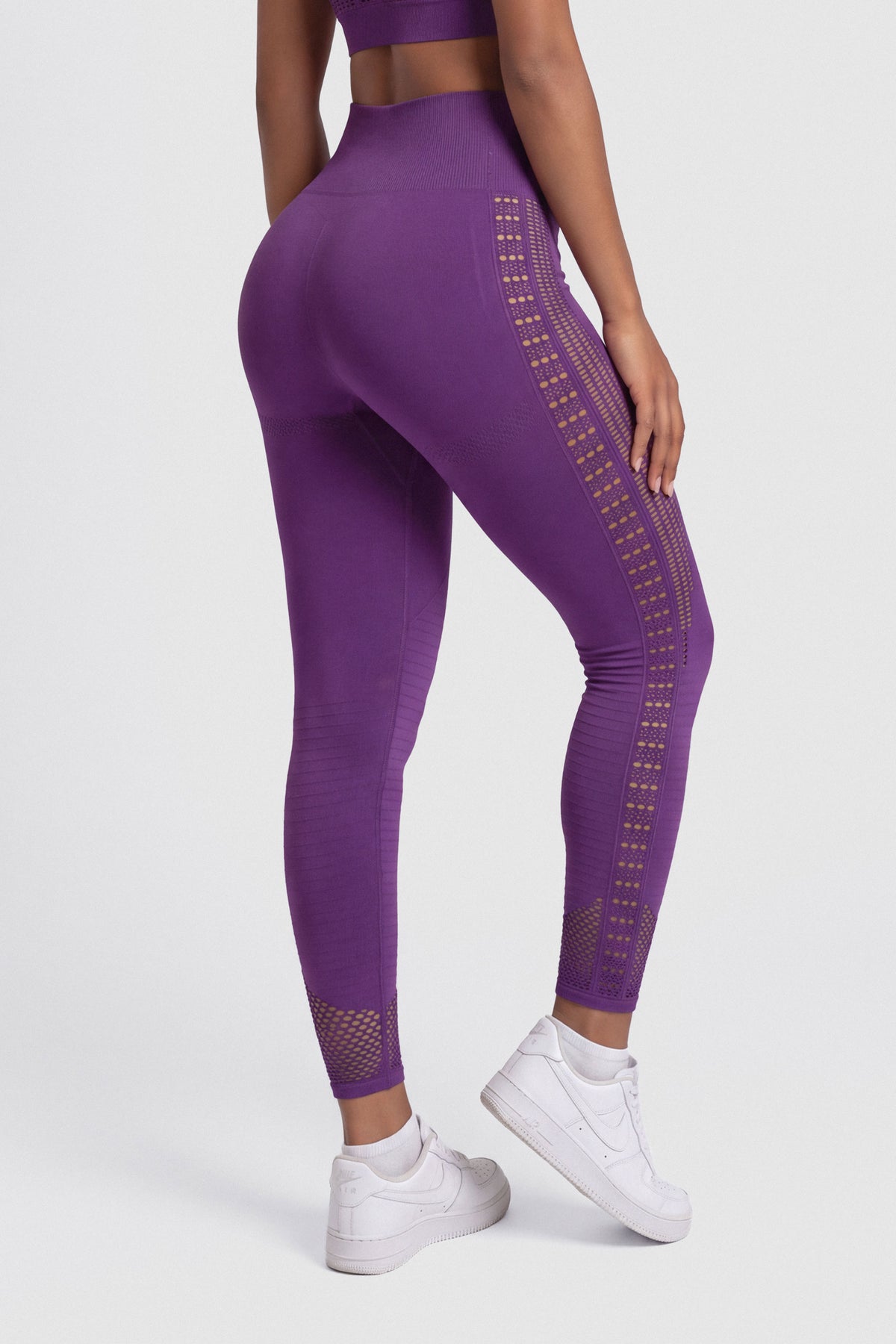 Leggings Color Púrpura con Perforaciones