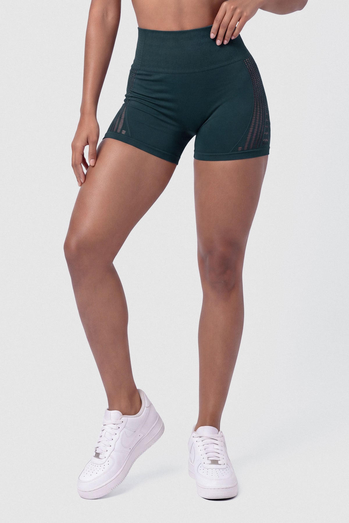 Short Mujer Verde Esmeralda Perforaciones Laterales