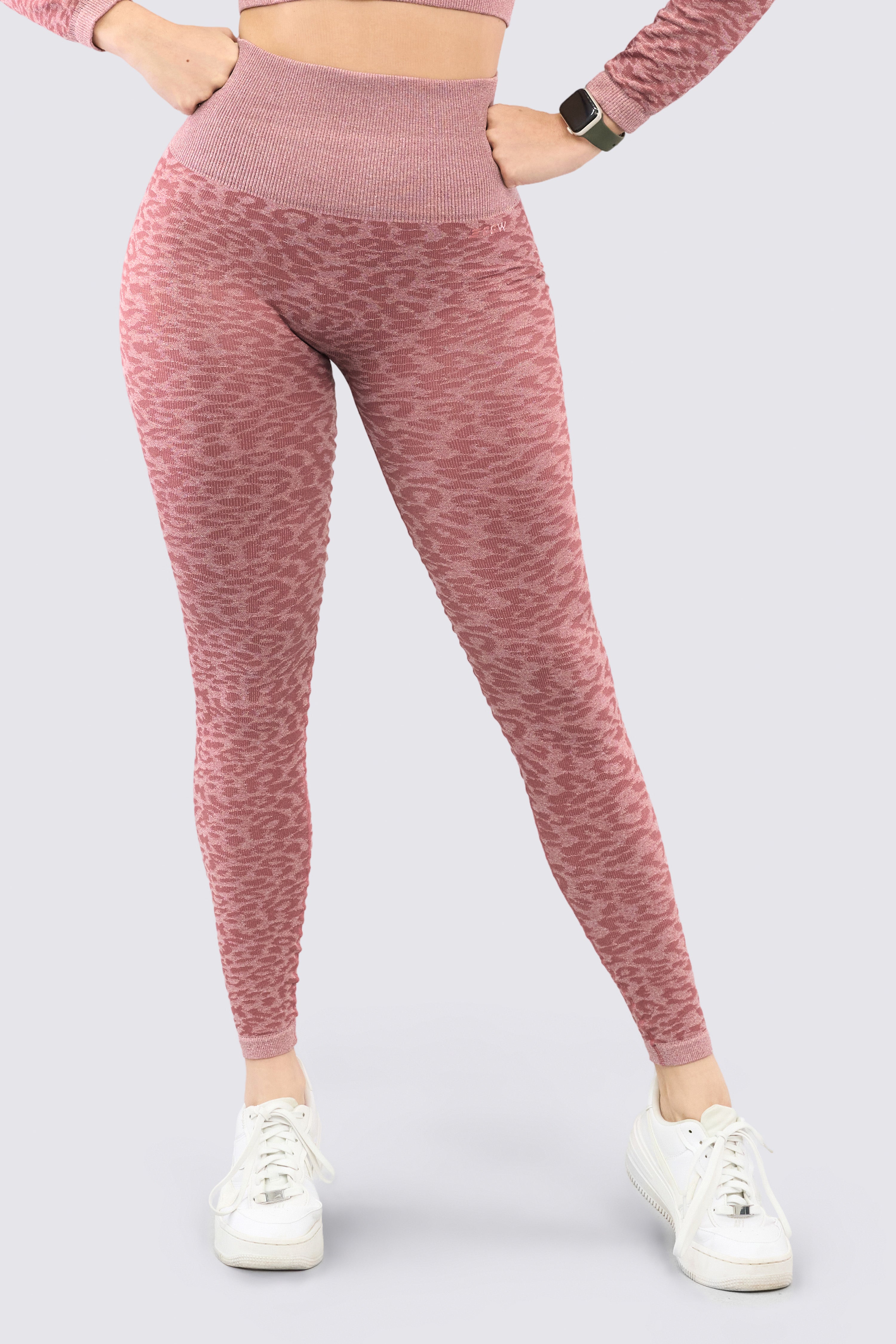 Seamless rosewood leggings with animal print pattern and high waist. 